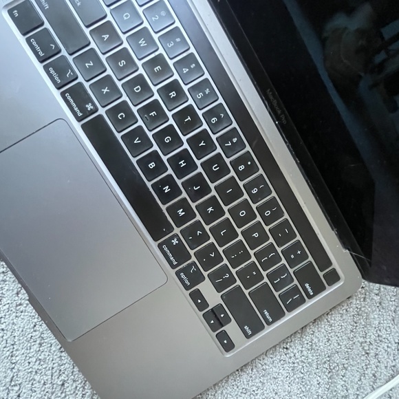 MacBook Pro 13" 1.4GHz Quad Core Intel Core i5 8GB 2133MHz Intel Iris Plus Graph - Picture 2 of 5